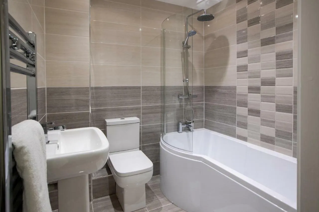 Villa Fantastic Large House With Private Parking Bradford  Großbritannien