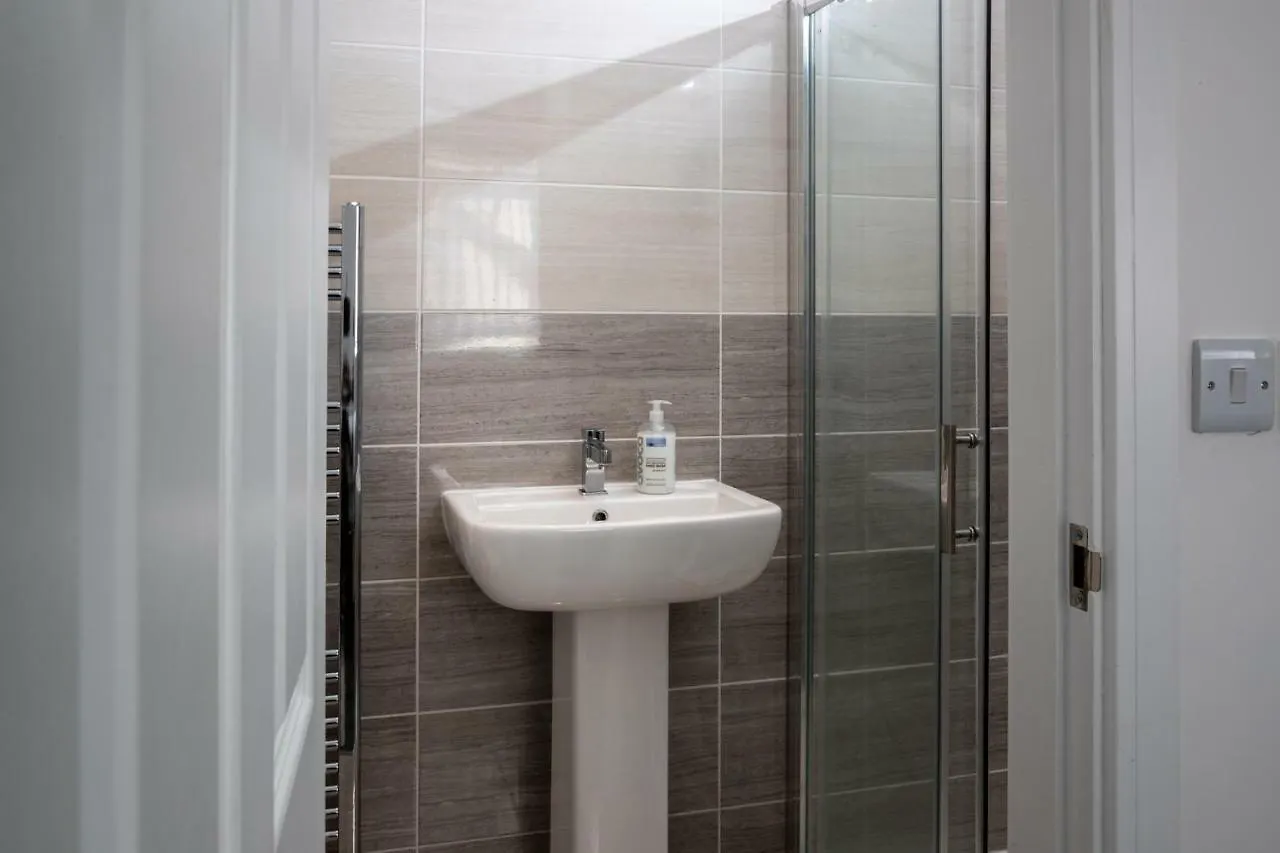Villa Fantastic Large House With Private Parking Bradford  Ferienhaus