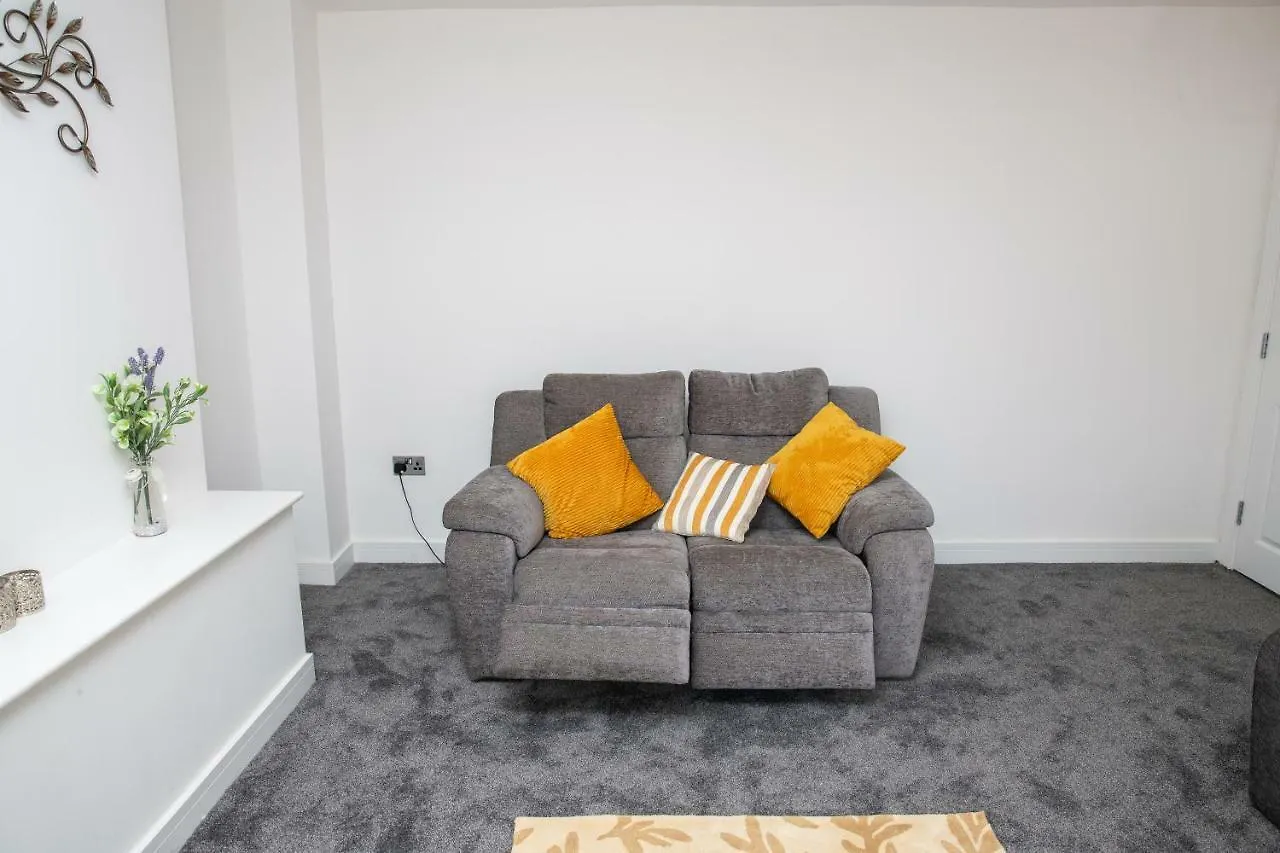 Villa Fantastic Large House With Private Parking Bradford  Ferienhaus Bradford (West Yorkshire)